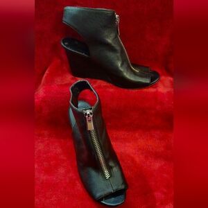 Nine West Black Peep-Toe Wedges with Front Zipper Closure - Size 9.5